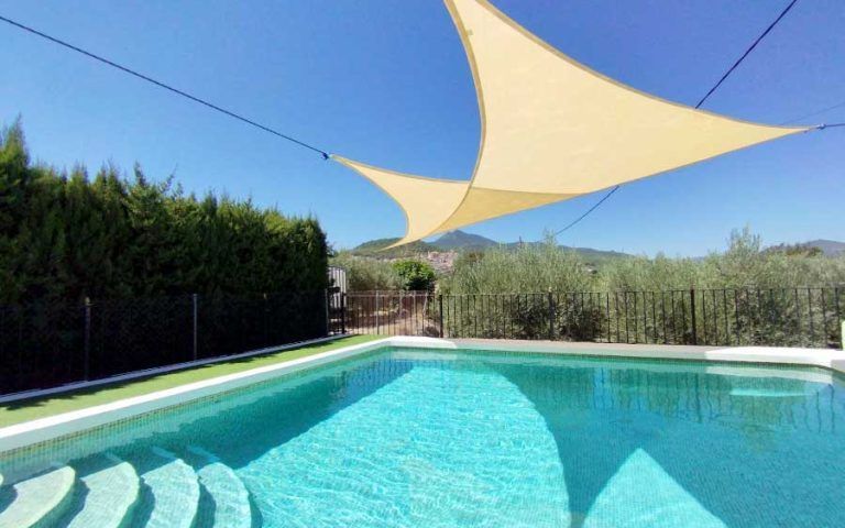 Piscina de casa rural Miralmonte en Moratalla